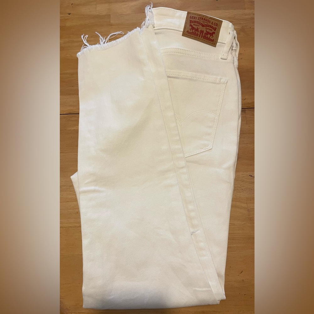 Levis 721 high rise skinny ankle jeans. Raw hem.